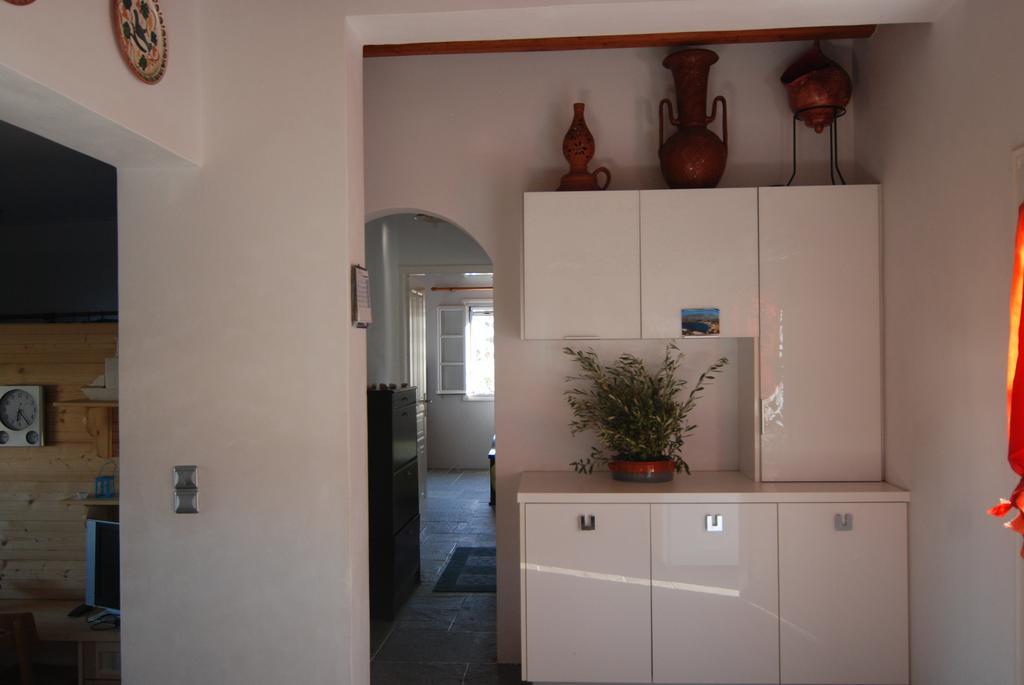 Villa Perivoli Platis Gialos  Pokoj fotografie